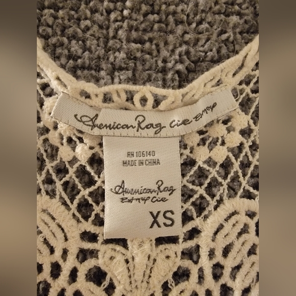 ✨️2/$20 American Rag Crochet Detail Cream Cardigan XS - Picture 4 of 5
